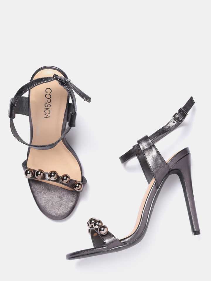 كعب فضي نسائي